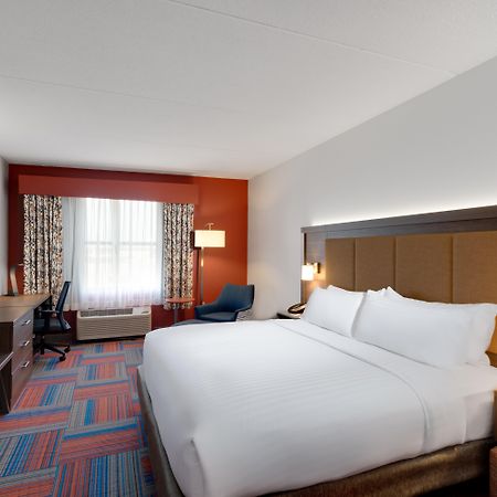 Holiday Inn Express Cambridge By Ihg Exterior photo