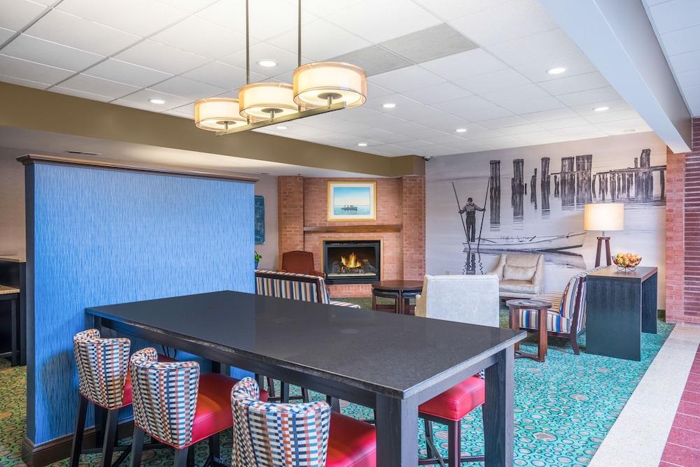 Holiday Inn Express Cambridge By Ihg Exterior photo