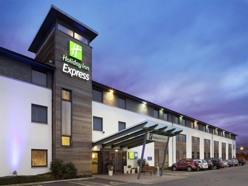 Holiday Inn Express Cambridge By Ihg Exterior photo