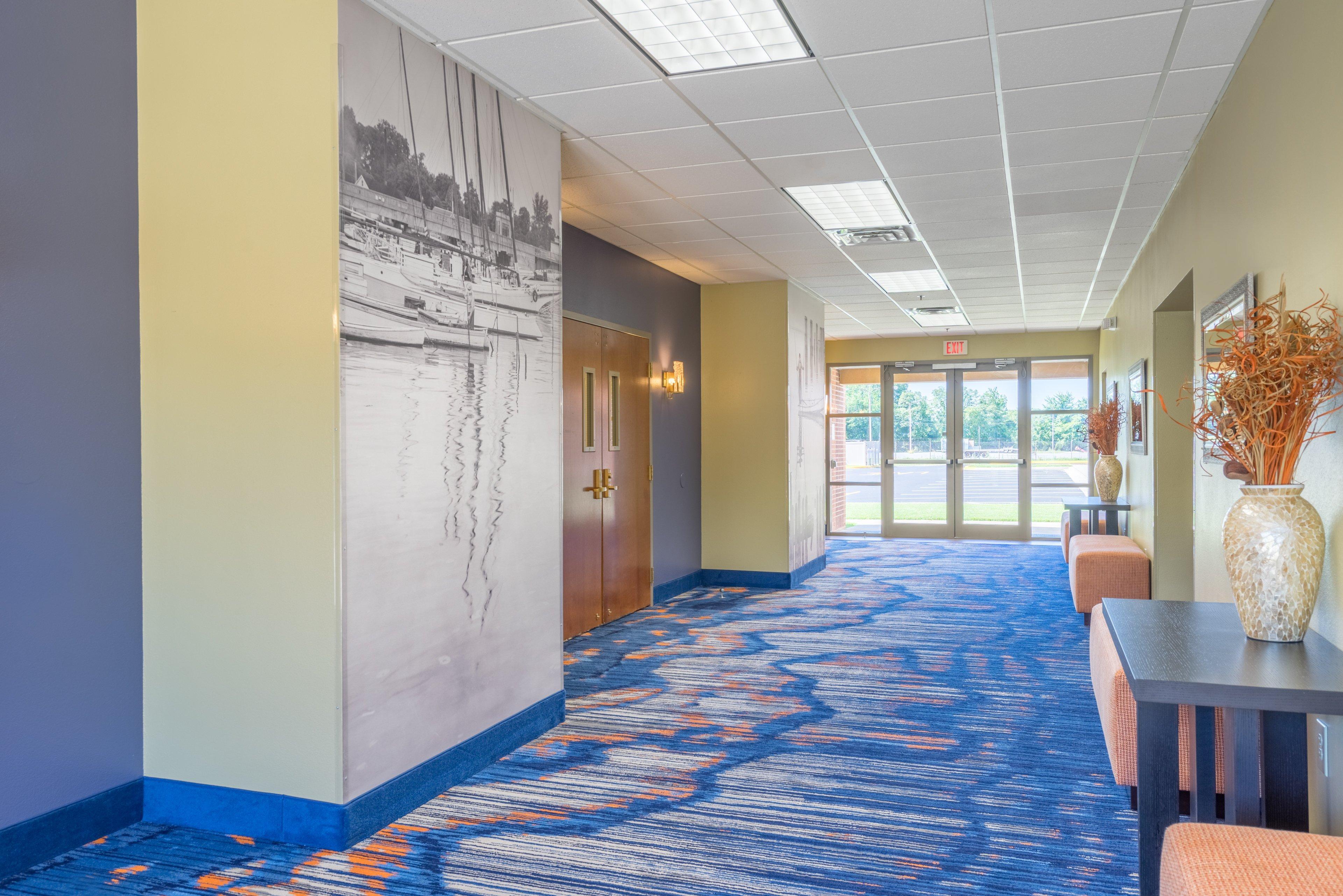 Holiday Inn Express Cambridge By Ihg Exterior photo