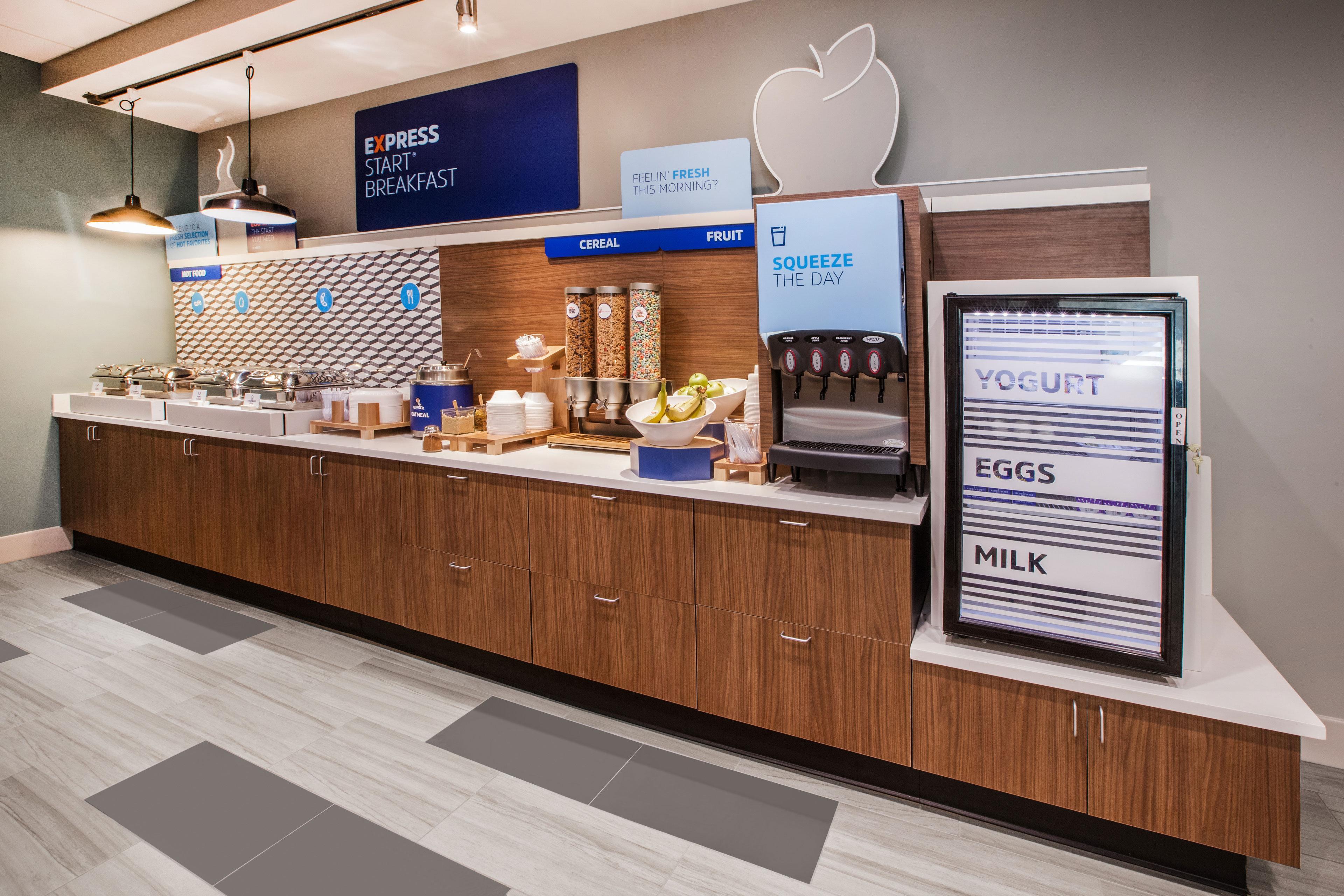 Holiday Inn Express Cambridge By Ihg Exterior photo