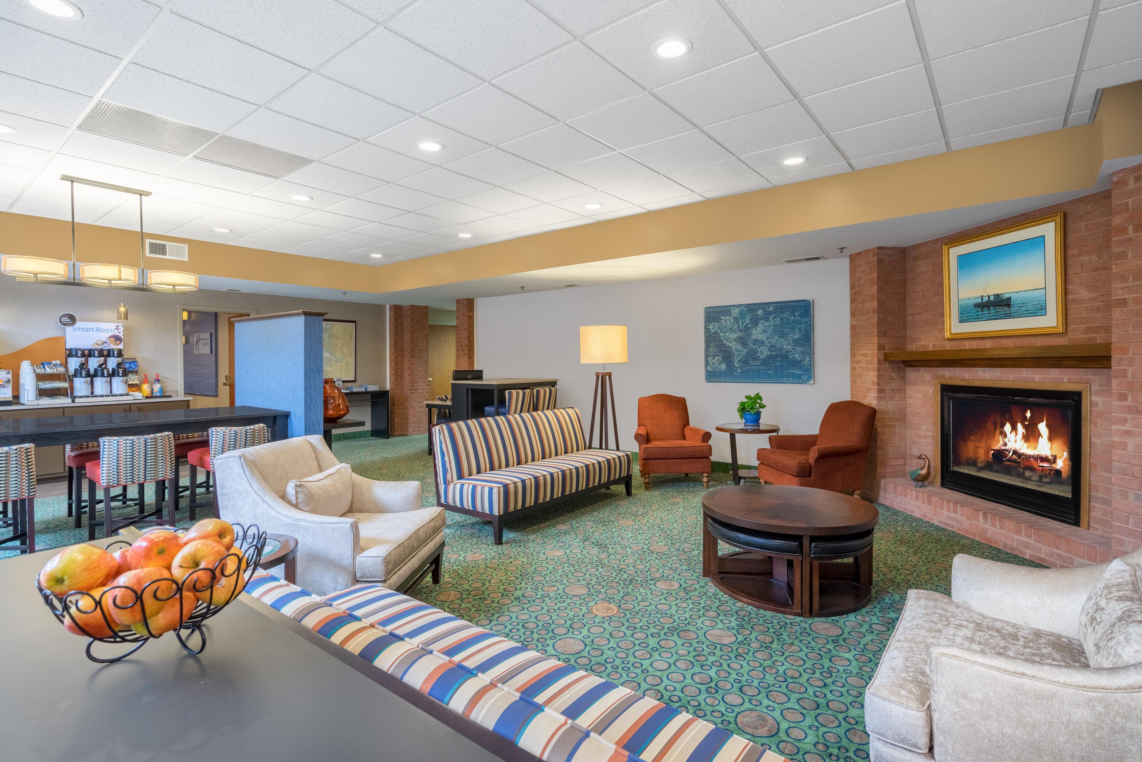 Holiday Inn Express Cambridge By Ihg Exterior photo