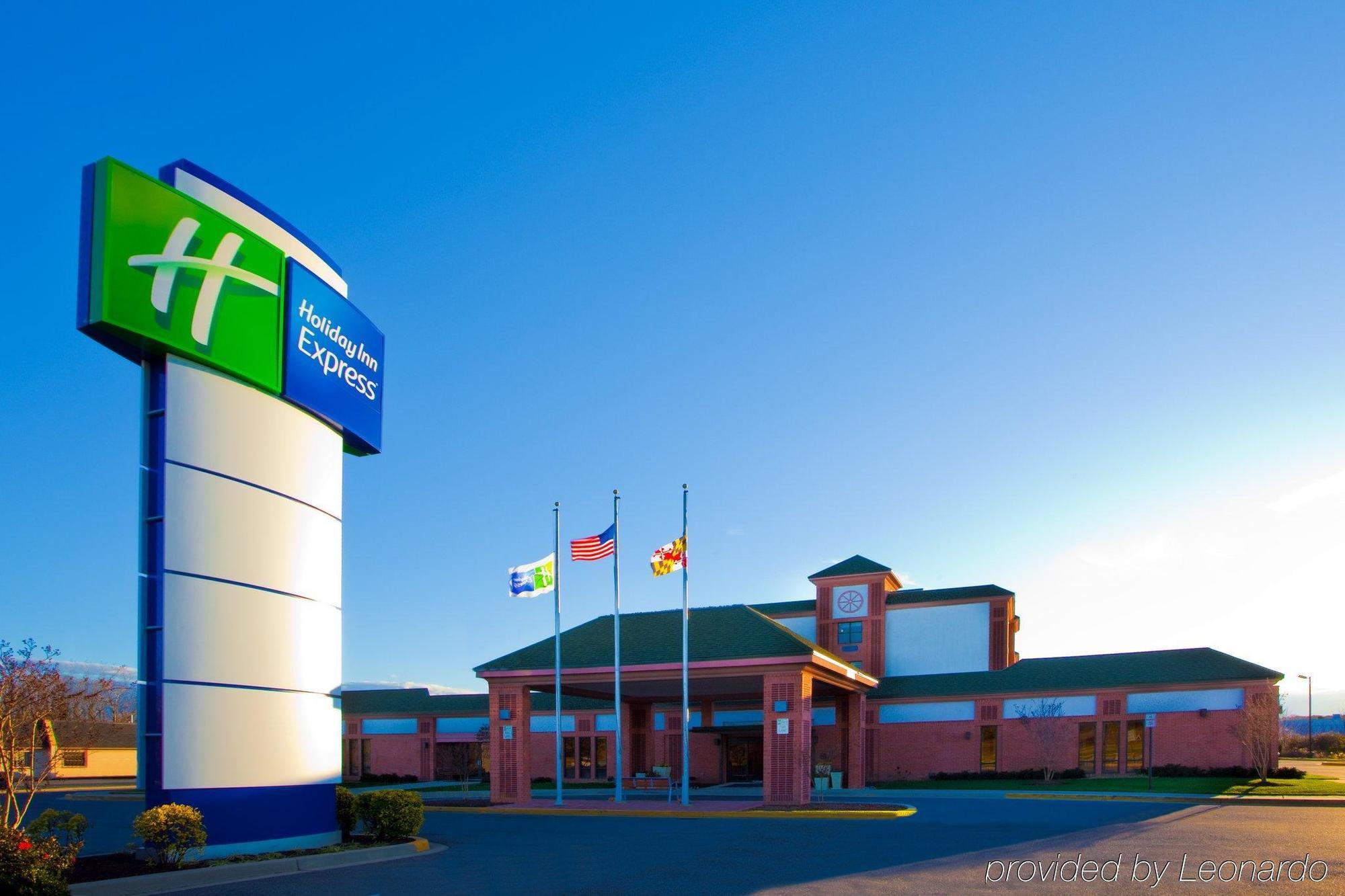 Holiday Inn Express Cambridge By Ihg Exterior photo