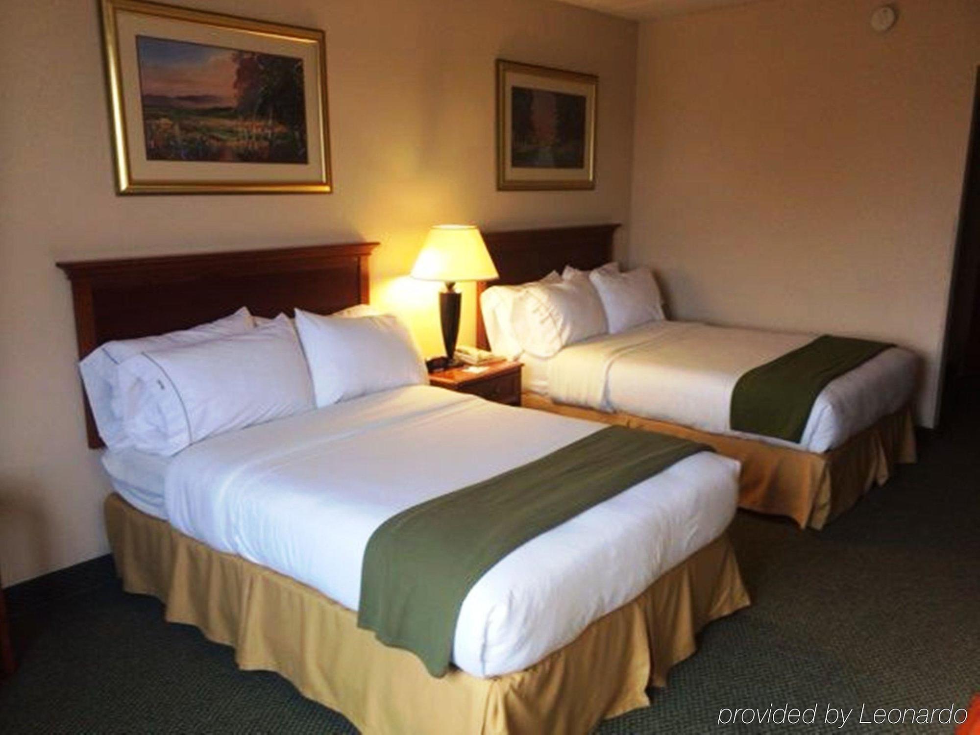 Holiday Inn Express Cambridge By Ihg Exterior photo