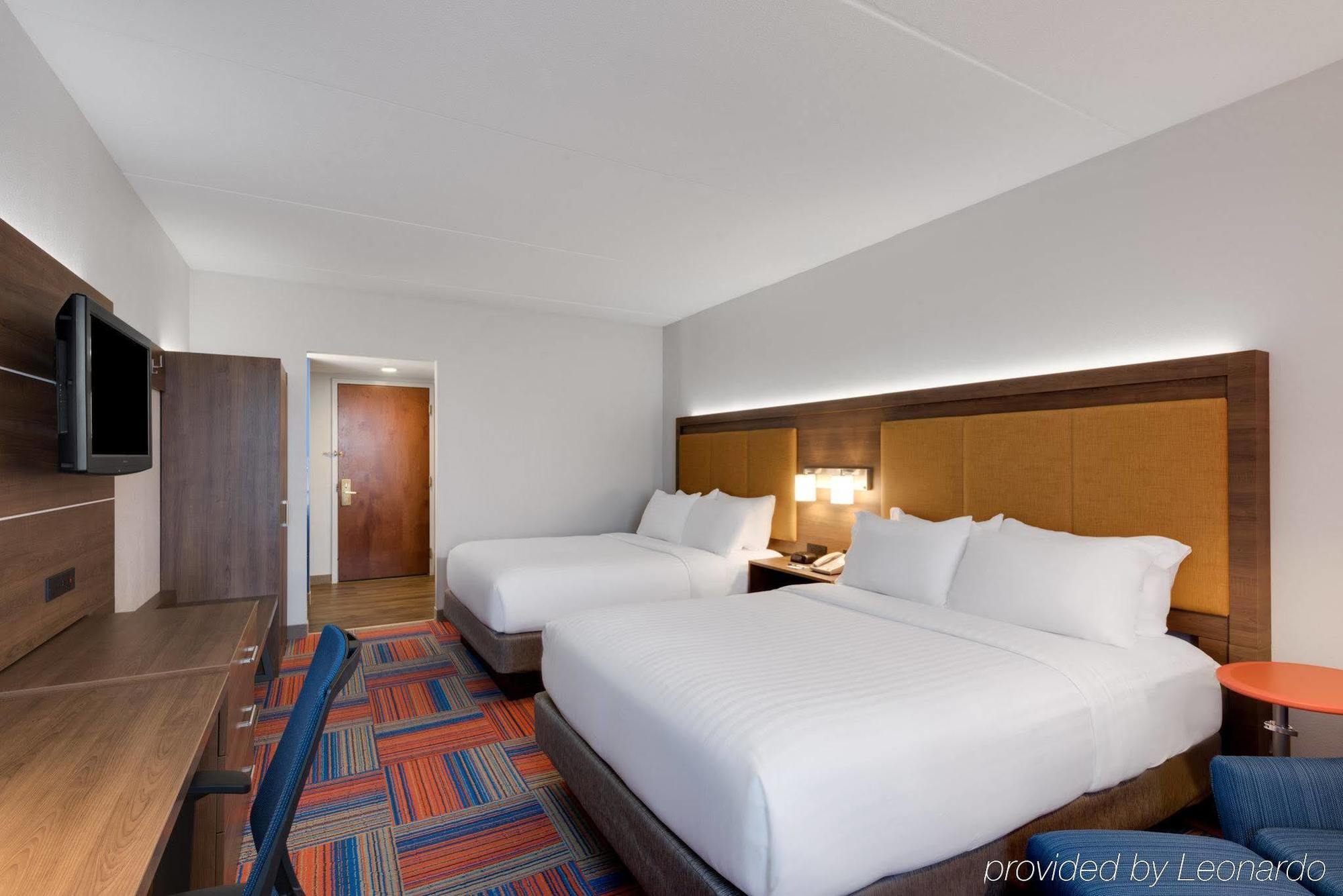 Holiday Inn Express Cambridge By Ihg Exterior photo