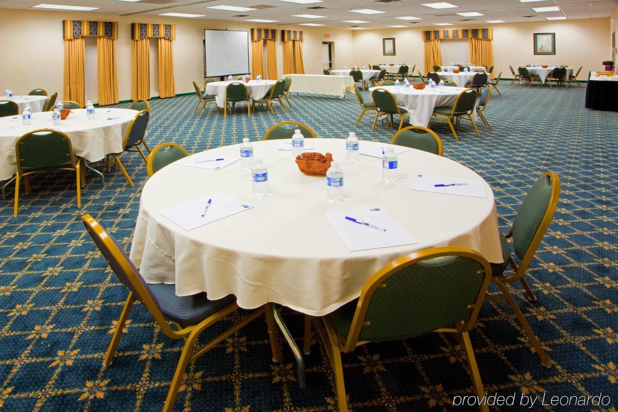 Holiday Inn Express Cambridge By Ihg Exterior photo