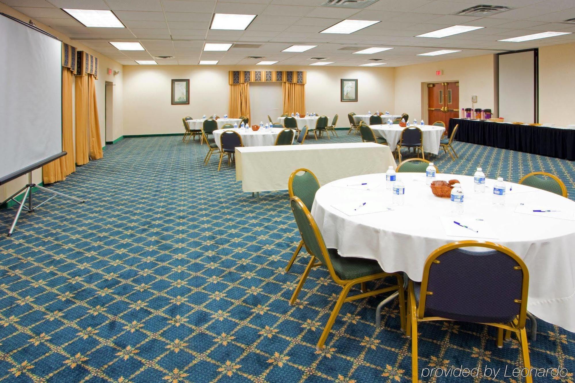 Holiday Inn Express Cambridge By Ihg Exterior photo