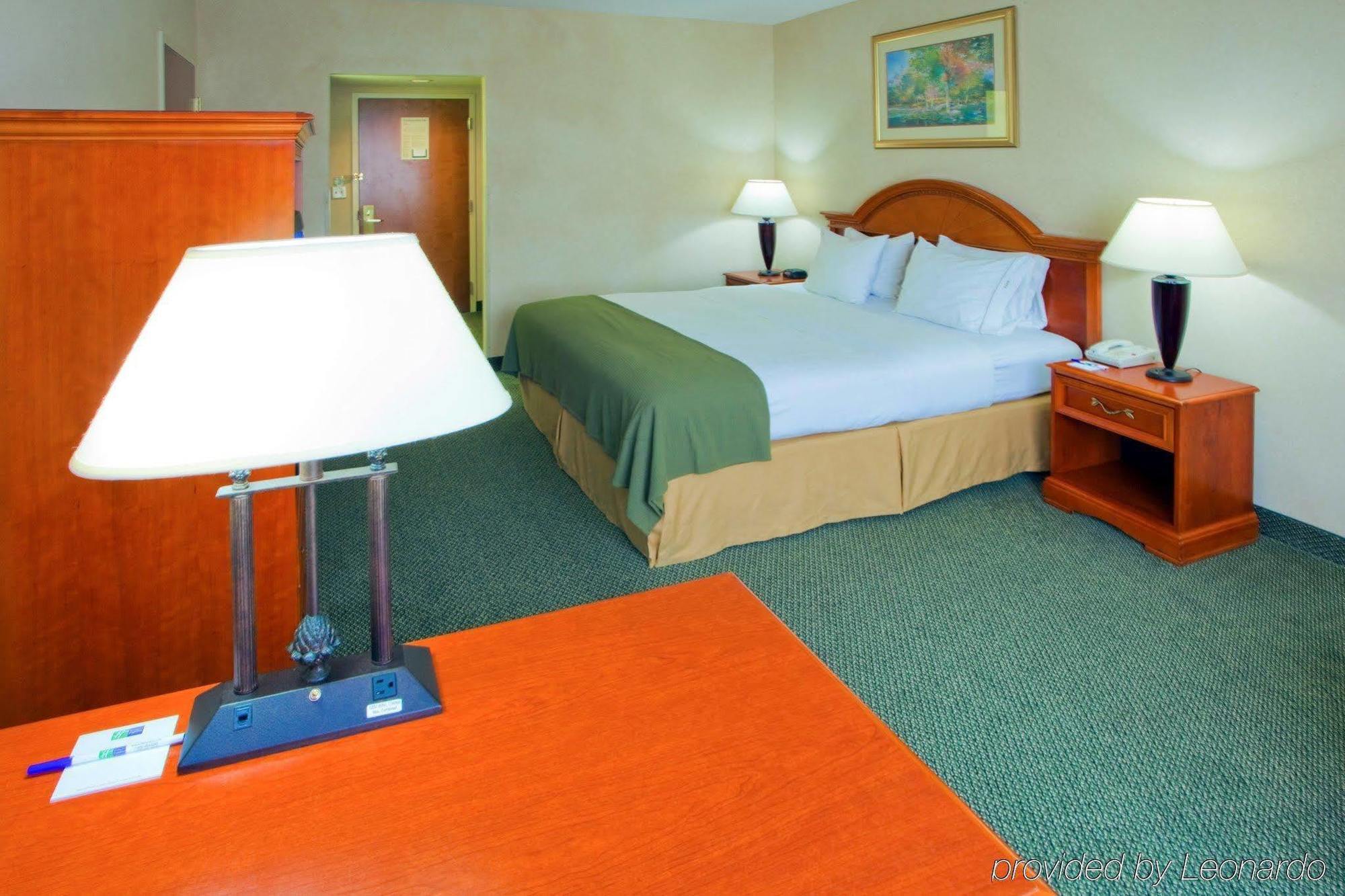 Holiday Inn Express Cambridge By Ihg Exterior photo