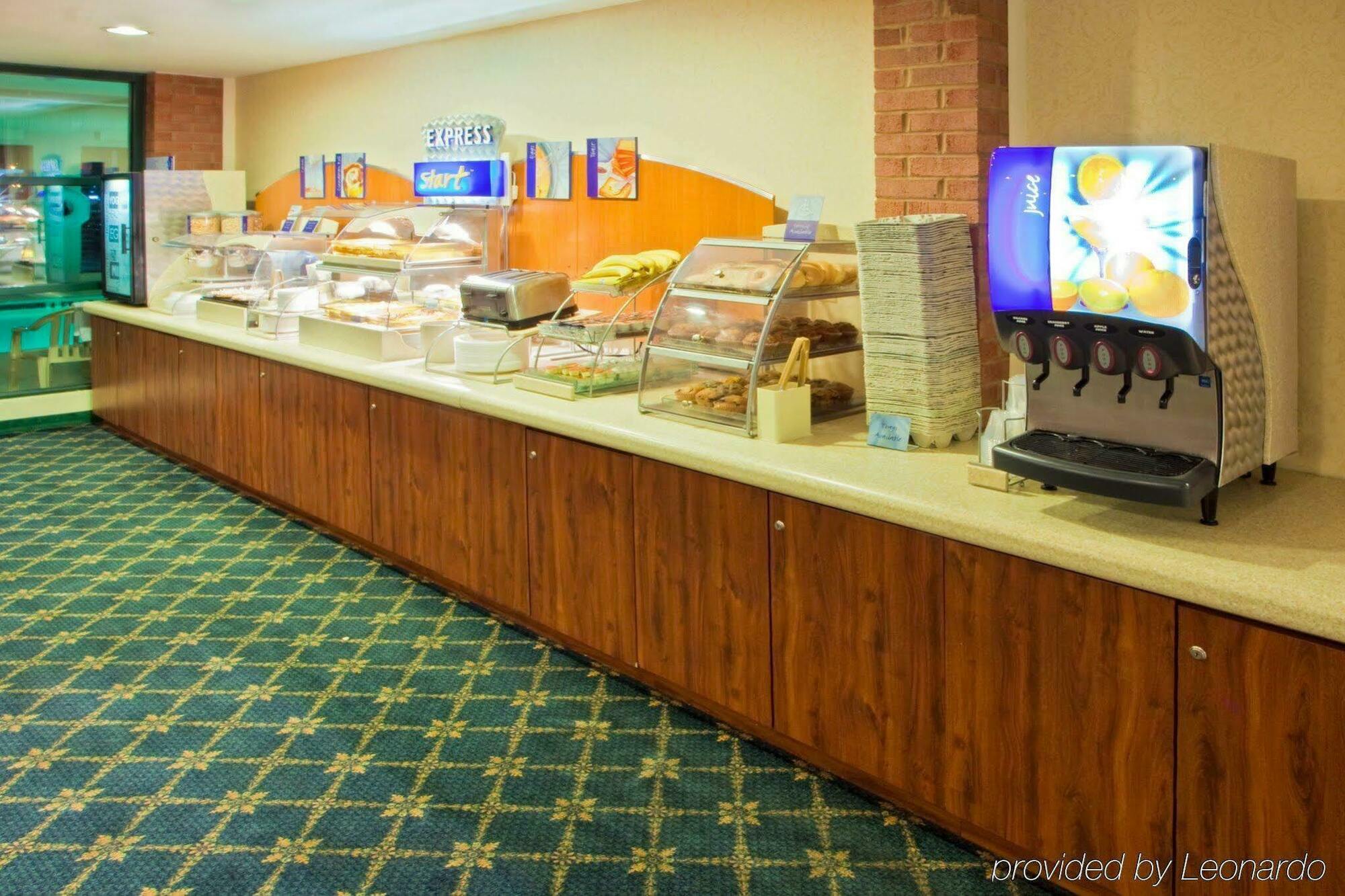 Holiday Inn Express Cambridge By Ihg Restaurant photo