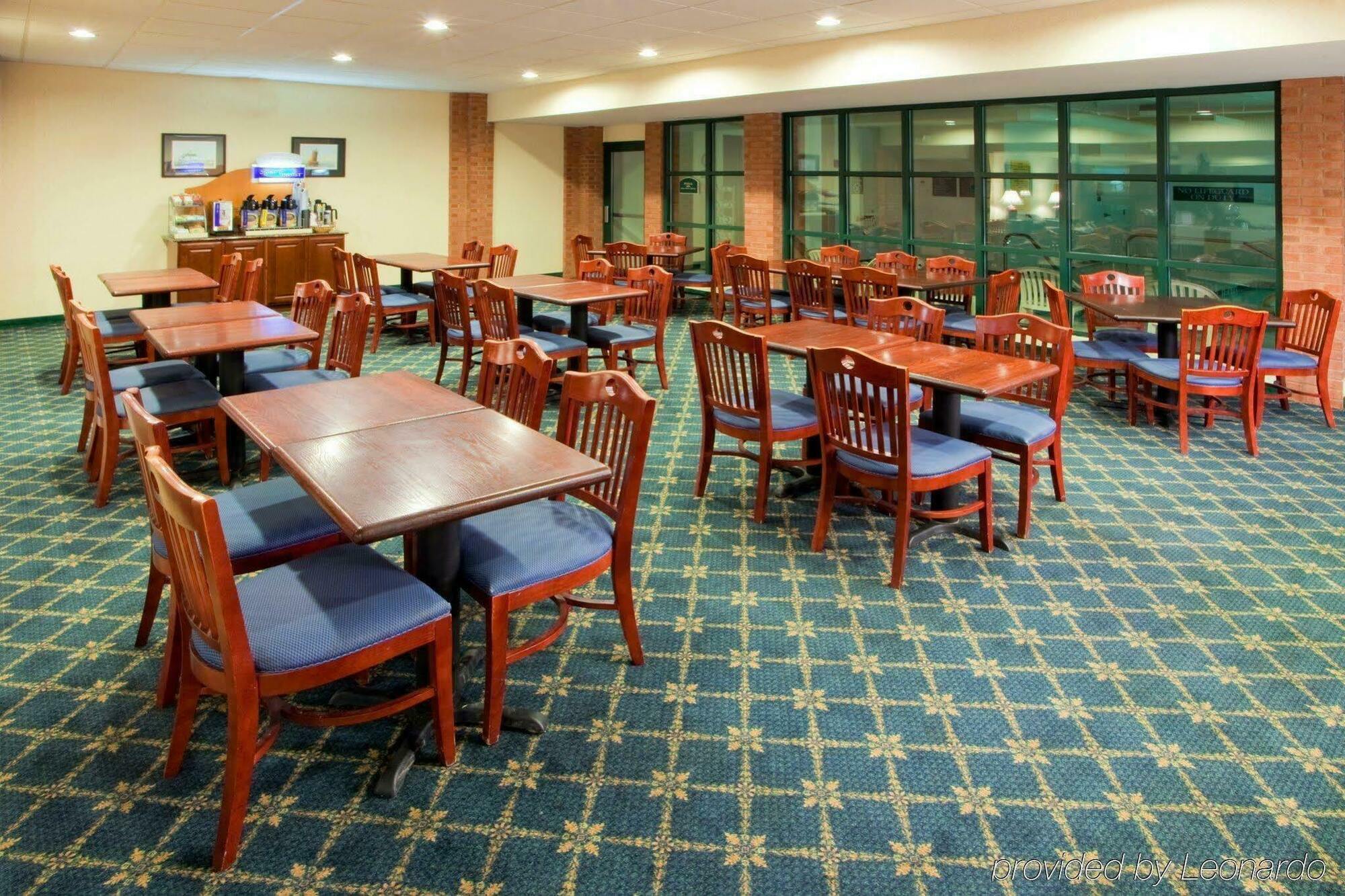 Holiday Inn Express Cambridge By Ihg Exterior photo